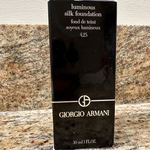 Giorgio Armani luminous silk foundation 4,25